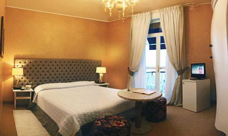 Hotel Flaminia Сірміоне Екстер'єр фото